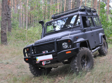 Land Rover Defender: внешний тюнинг, отделка салона, освещение, подвеска